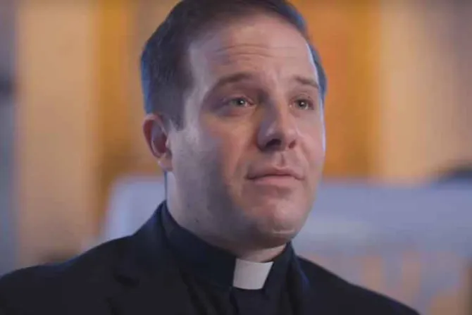 ¿Por qué un hombre pensó que era sacerdote si no había sido bautizado católico?