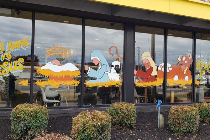 VIRAL: Propietarios de McDonald's en esta ciudad adornan locales con belenes