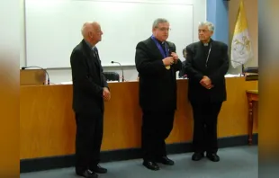 Mons. José Antonio Eguren recibe premio de la Conferencia Episcopal Peruana. Foto: Arzobispado de Piura. 
