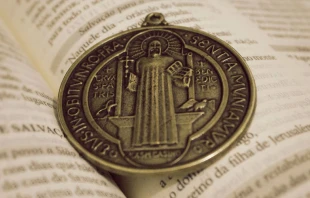 Medalla de San Benito. Cru00e9dito: Pixabay 