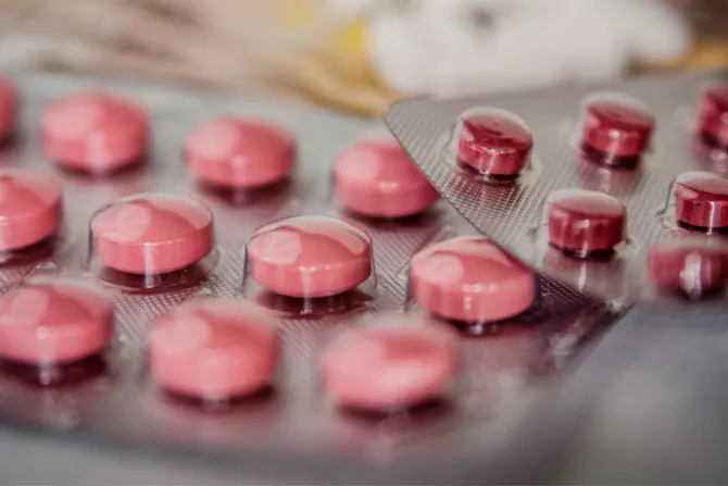 Italia permitiría uso de píldoras abortivas en casa sin atención médica