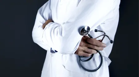 Médicos de todo el mundo expresan “preocupación” por nombramiento en Academia para la Vida