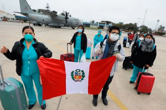Médicos que combaten coronavirus son los "santos de la puerta de al lado”, dice arzobispo