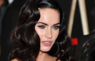 Megan Fox. Cru00e9dito: Michael Vlasaty (CC BY 2.0). 