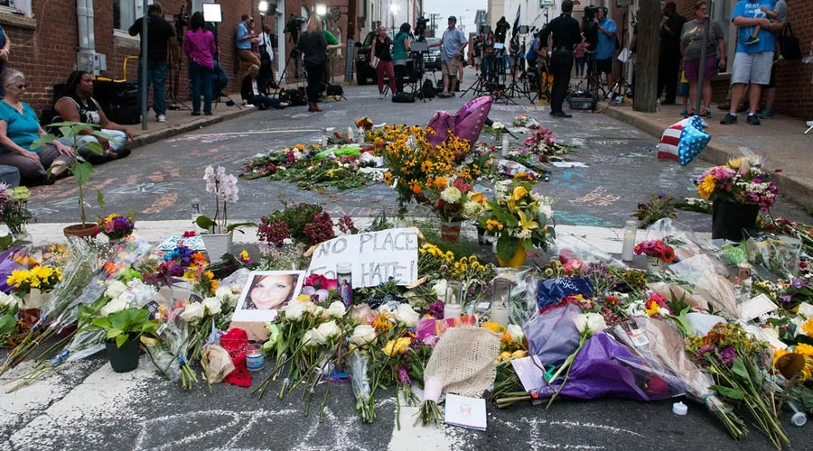Memorial de las víctimas del ataque de Charlottesville / Foto: Flickr Bob Mical (CC BY-NC-ND 2.0)?w=200&h=150