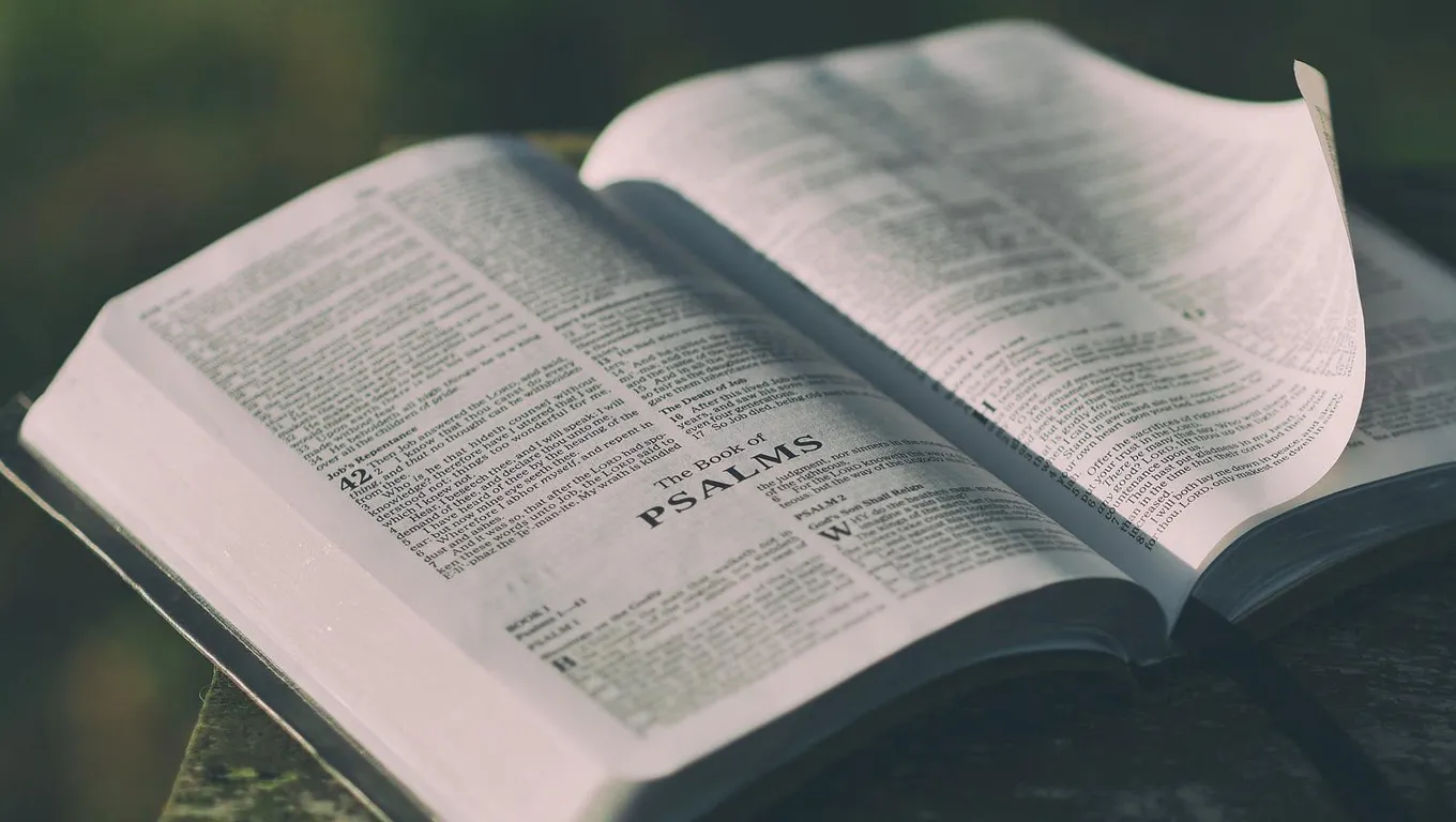 Mes de la Biblia: 7 frases de santos que te animarán a amar más la Palabra  de Dios
