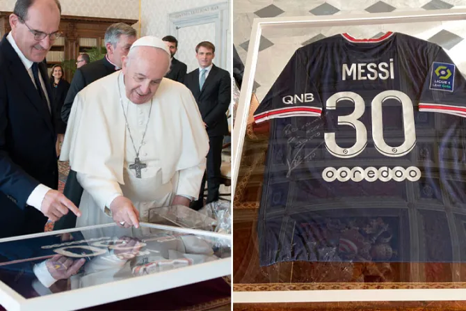 Messi regala camiseta autografiada del PSG al Papa Francisco