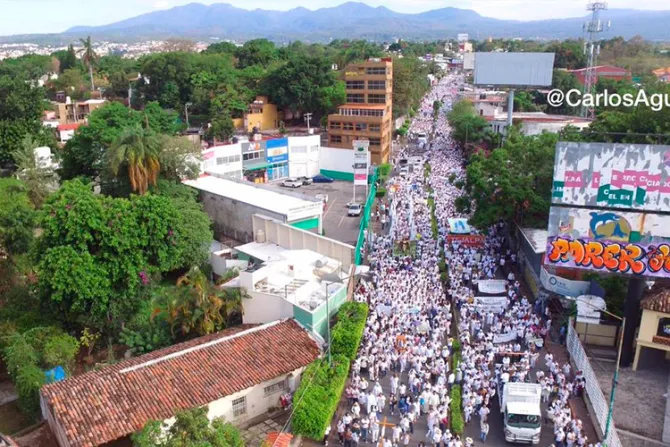 Cerca de 40 mil personas participan de la V Caminata por la Paz en México