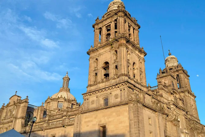 Aplazan fecha para reanudación de Misas con fieles en capital de México