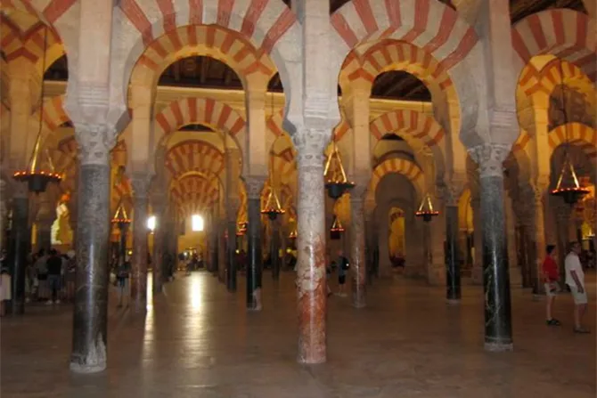 Gobierno dice que no expropiará Catedral de Córdoba en España