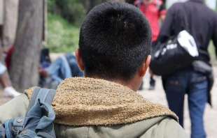 Los migrantes tienen que caminar muchas horas e incluso du00edas en su esfuerzo por evitar a las autoridades. Foto: Cortesu00eda Catholic Relief Services. 