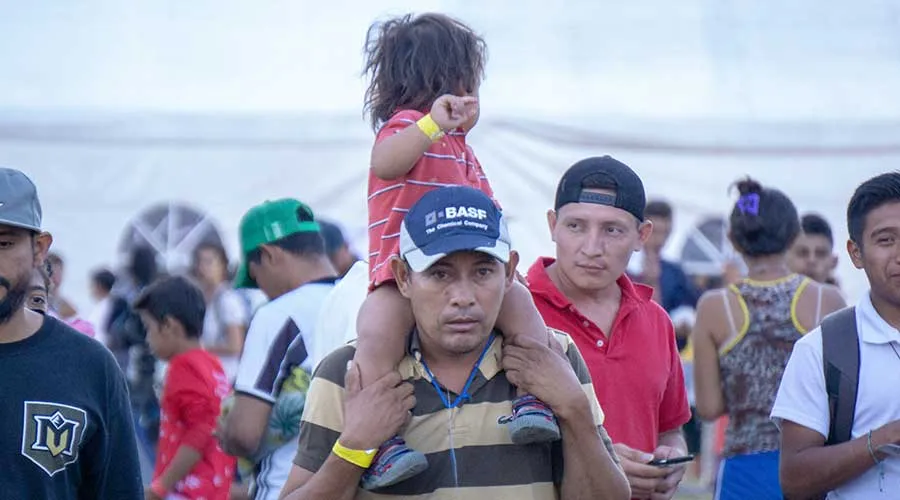 Primera caravana migrante cruza la mitad de México: “Dios nos está cuidando”