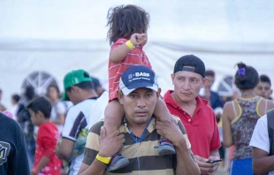 Integrantes de la primera caravana migrante en Ciudad Deportiva Magdalena Mixhuca de Ciudad de Mu00e9xico, el 8 de noviembre. Foto: David Ramos / ACI Prensa. 