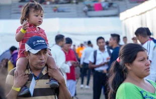 Migrantes acogidos en el estadio de Ciudad Deportiva Magdalena Mixhuca de Ciudad de Mu00e9xico, a inicios de noviembre de 2018. Foto: David Ramos / ACI Prensa. 