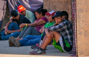 Migrantes se refugian temporalmente en un estadio de la Ciudad de Mu00e9xico camino a la frontera con Estados Unidos, 8 de noviembre de 2018. Cru00e9dito: ACI Prensa 
