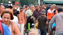 Migrantes venezolanos cruzan hacia Colombia - Crédito: ACI Prensa