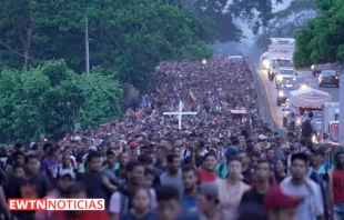 Miles de migrantes cruzan Colombia hacia el Dariu00e9n. Cru00e9dito: EWTN Noticias (captura de video) 