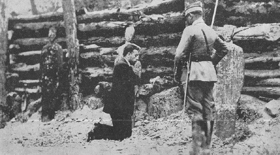 Beato Miguel Pro rezando antes de su ejecución.