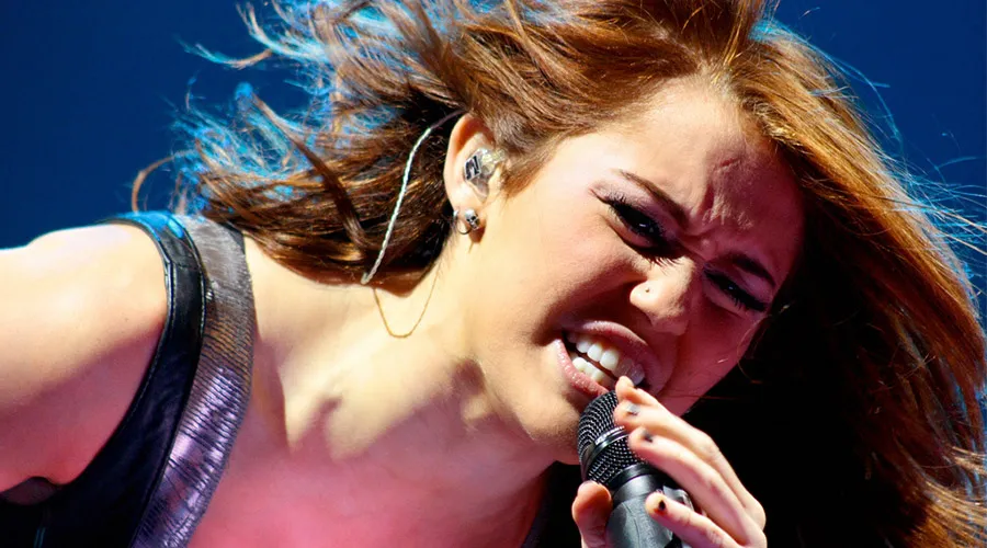 VIRAL: Providas corrigen “pastel abortista” de Miley Cyrus con esta imagen