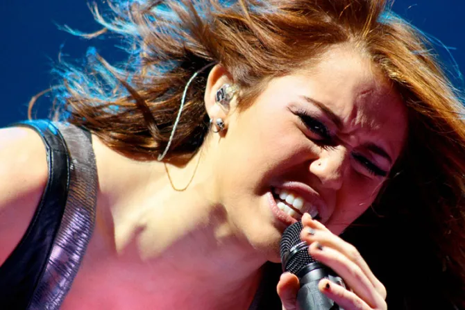 VIRAL: Providas corrigen “pastel abortista” de Miley Cyrus con esta imagen