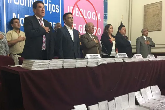 Perú: Un millón y medio exigen derogar decreto “mordaza” contra opositores a agenda gay
