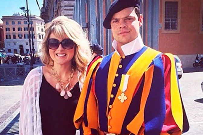 Rezó a Santa Ana por un esposo ideal… pronto se casará con ex Guardia Suizo