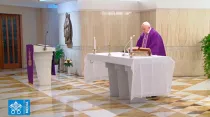 El Papa durante la Misa celebrada en Casa Santa Marta. Foto: Captura de Youtube