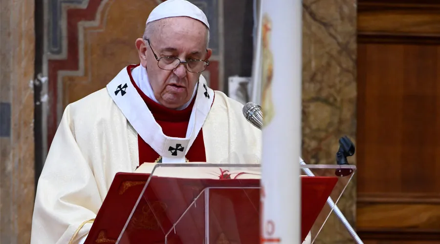 El Papa Francisco celebra la Misa. Foto: Vatican Media