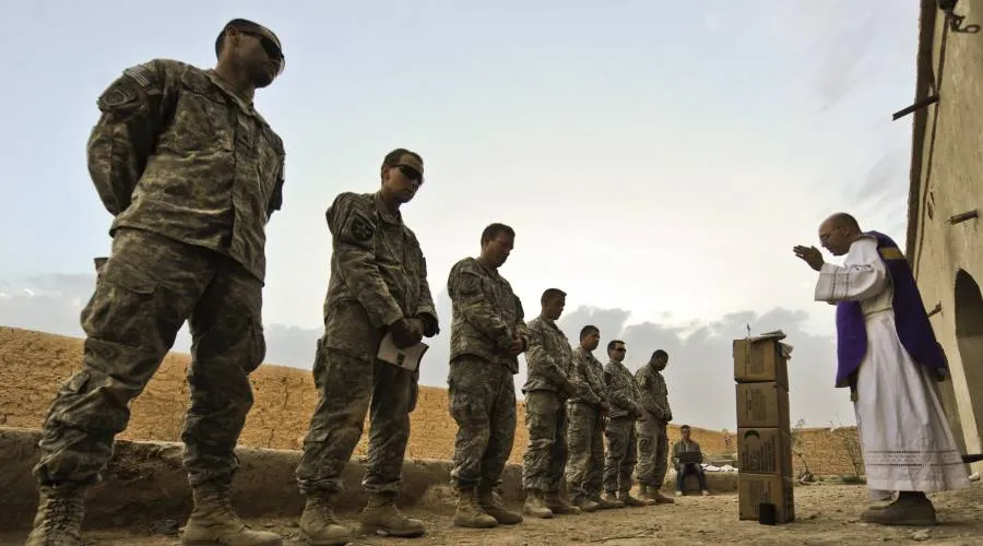 Imagen referencial / Misa con soldados católicos en Afganistán, en 2010. Crédito: Tech. Sgt. Efren Lopez, U.S. Air Force.?w=200&h=150