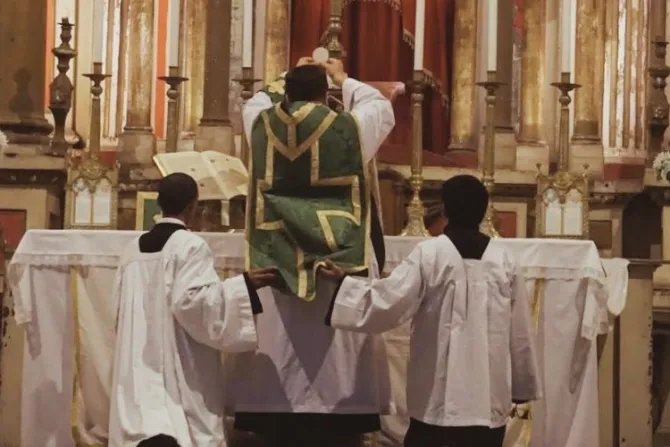 Defensores de la Misa Tradicional en Latín piden al Papa proteger la Summorum Pontificum