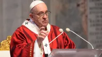 El Papa Francisco pronuncia su homilía. Foto: Daniel Ibáñez / ACI Prensa / Vatican Pool