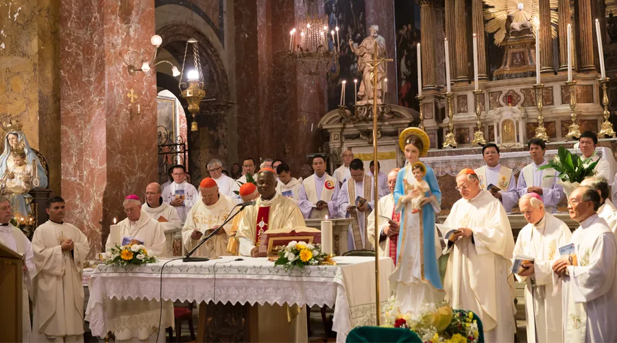 El Cardenal Turkson preside la Misa de acción de gracias. Foto: Daniel Ibáñez / ACI Prensa