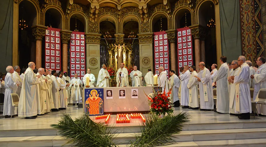 Momento de la Misa de acción de gracias por la beatificación de 109 mártires claretianos en Barcelona (España). Foto: Misioneros claretianos.