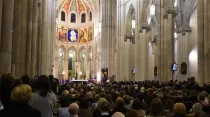 Misa en Catedral de la Almudena por Mons. Javier Echevarría. Foto: Álvaro García / Archidiócesis de Madrid.