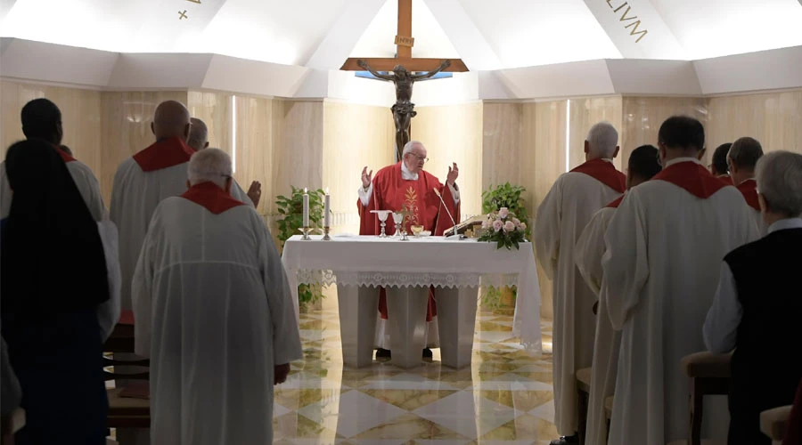 El Papa durante la Misa en Casa Santa Marta. Foto: Vatican Media