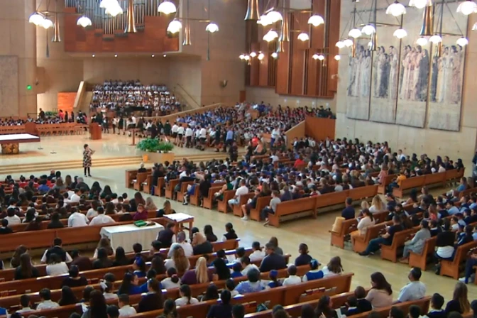 Más de 3.000 alumnos participan en la Misa de niños más grande de Estados Unidos