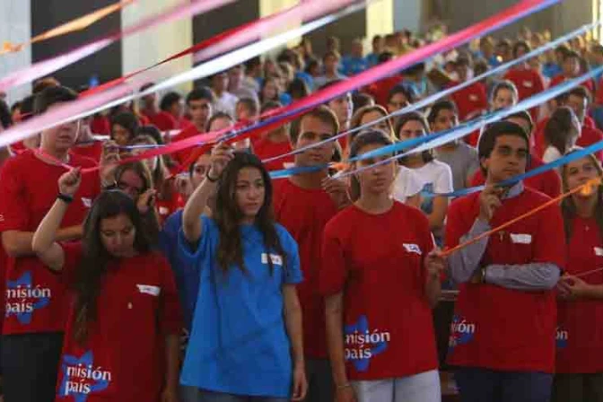 Estos jóvenes cambian sus vacaciones por misiones