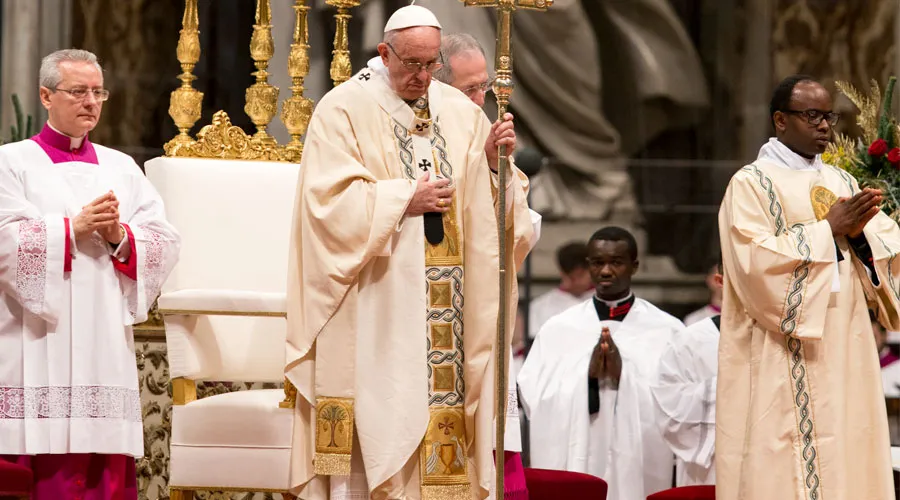 El Papa Francisco durante la celebración de la Misa. Foto: Daniel Ibáñez / ACI Prensa