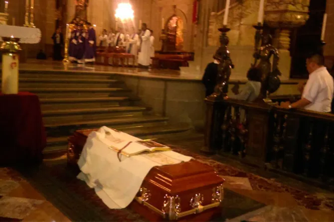 Así recuerdan en Misa de exequias a fallecido sacerdote apuñalado en Catedral de México