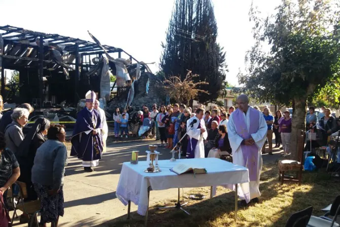 Incendio destruye iglesia en Chile: Fieles la “levantarán mil veces” si hace falta