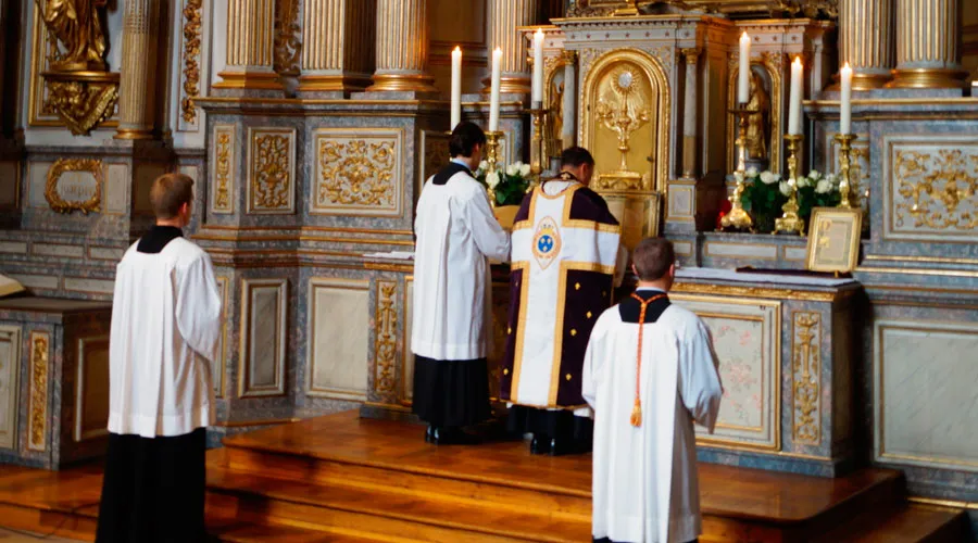 Misa en latín tradicional o tridentina: Sacerdotes reaccionan a  restricciones de Papa Francisco