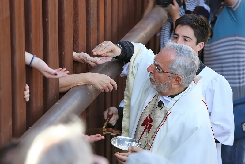 Misa en la frontera de Estados Unidos con México, celebrada el 1 de abril de 2014. Foto: Roman Catholic Archdiocese of Boston (CC BY-ND 2.0)?w=200&h=150