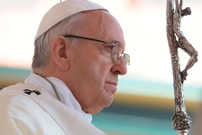 Convivencia y unión civil son lo mismo para el Papa, explica Arzobispo asesor de Francisco