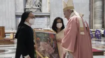 Imagen referencial. El Papa con fieles filipinos en el Vaticano. Foto: Vatican Media