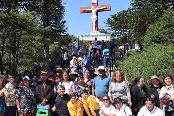 Unos 300 fieles en frontera de Chile y Argentina renuevan su compromiso por la paz