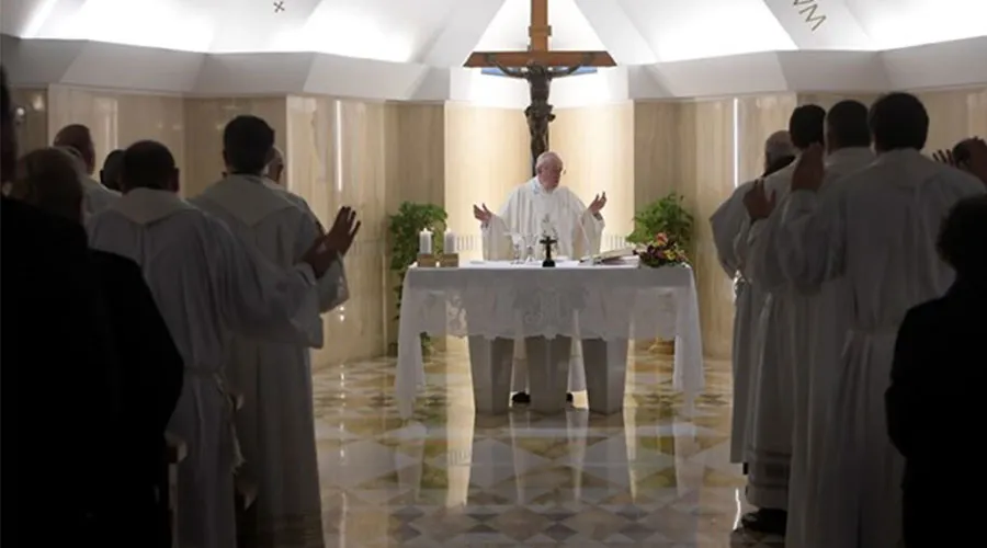 Imagen referencial / Papa Francisco celebra Misa en capilla de Casa Santa Marta. Foto: L'Osservatore Romano.