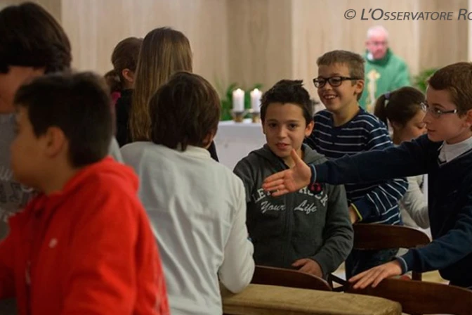 Papa Francisco: Enseñen la fe a los niños con el ejemplo y no con palabras