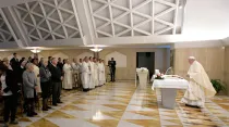 El Papa Francisco celebra la Misa en Santa Marta. Foto: L'Osservatore Romano