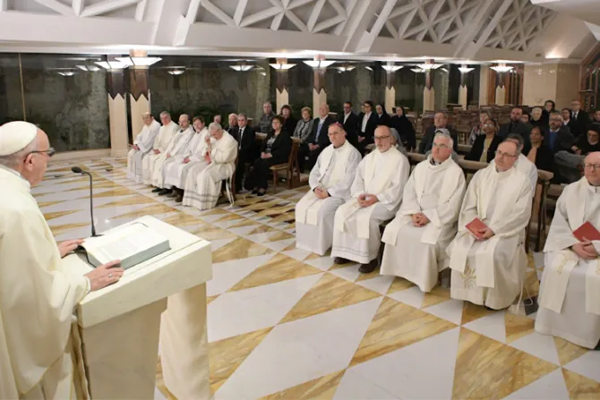 El Papa pide Obispos vigilantes dispuestos a dar la vida por el pueblo de Dios