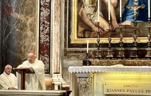 Misa en la tumba de San Juan Pablo II. Foto: AIGAV 